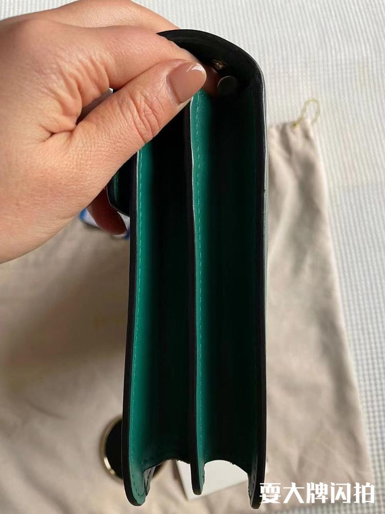 Bvlgari宝格丽 祖母绿 Bvlgari宝格丽中号祖母绿蛇头链条包，底长28cm，公价2W大，这个成色好不过万带走~